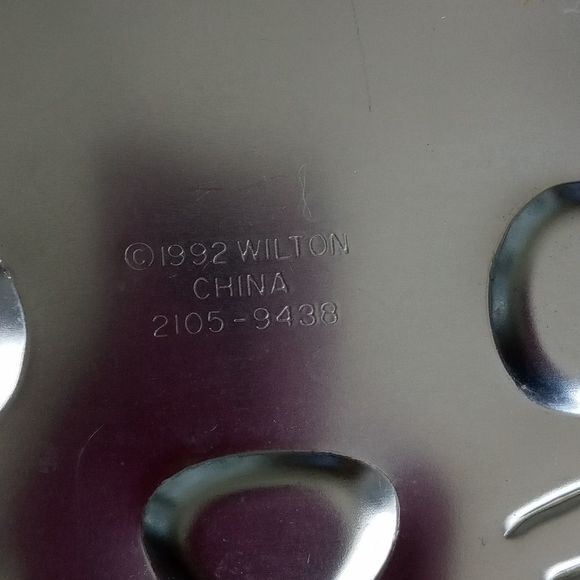 Vintage Bunny Head 1992 Cake Mold Pan Wilton #2105-9438 - Picture 3 of 3